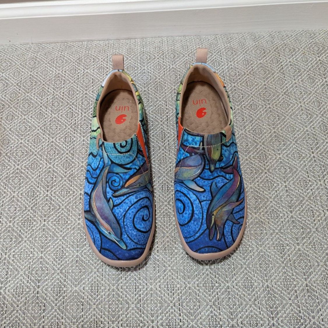 Uin Porpoise Toledo Art Painted Slip On Canvas Loafers Dolphins Womens Size 8.5 — image 6 of 7